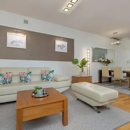 Cosy Apartment With Parking In The City Centre Warszawa By Noclegi Renters Exterior photo