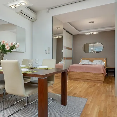 Cosy Apartment With Parking In The City Centre Warszawa By Noclegi Renters Exterior photo