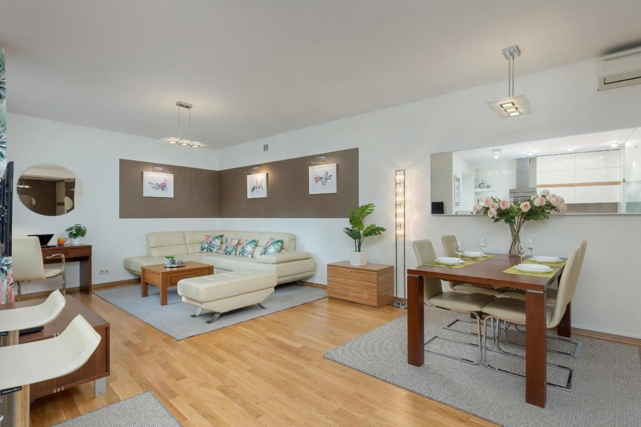 Cosy With Parking In The Centre By Renters Apartmán