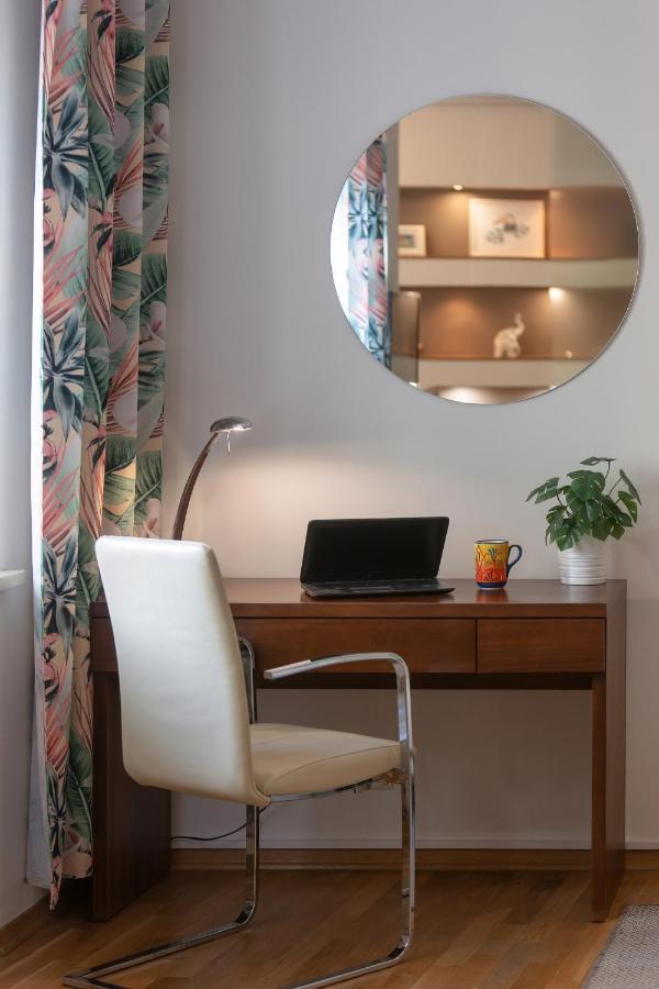Cosy With Parking In The Centre By Renters Apartment Warsaw