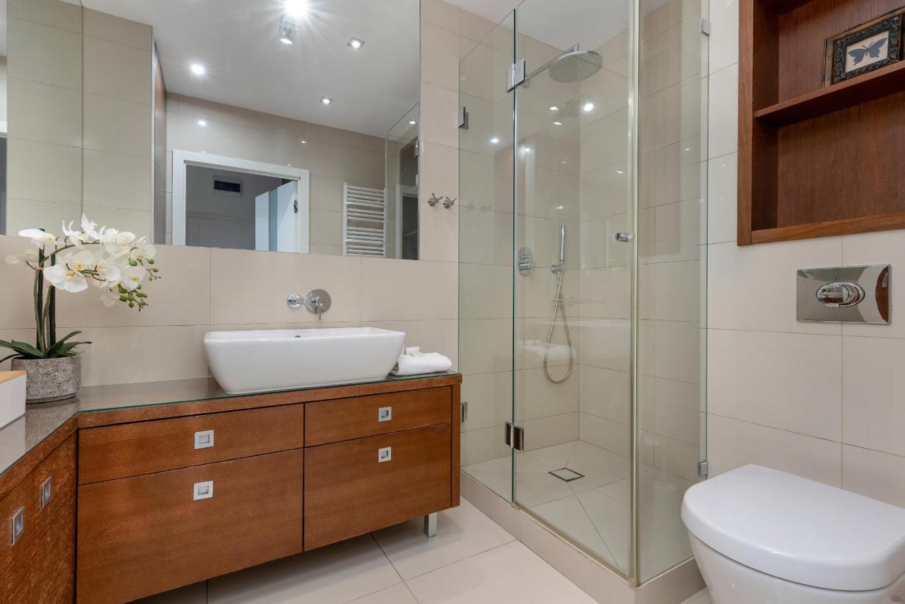Cosy With Parking In The Centre By Renters Warsaw